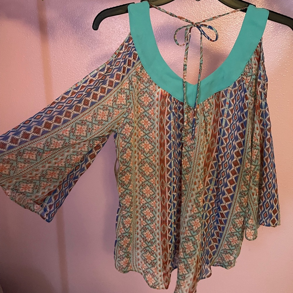 Open Shoulder Top - Picture 6 of 7